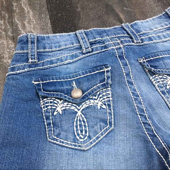 Blue Low Rise Embroidered Jean Shorts Suko Jeans - Picture 6 of 7